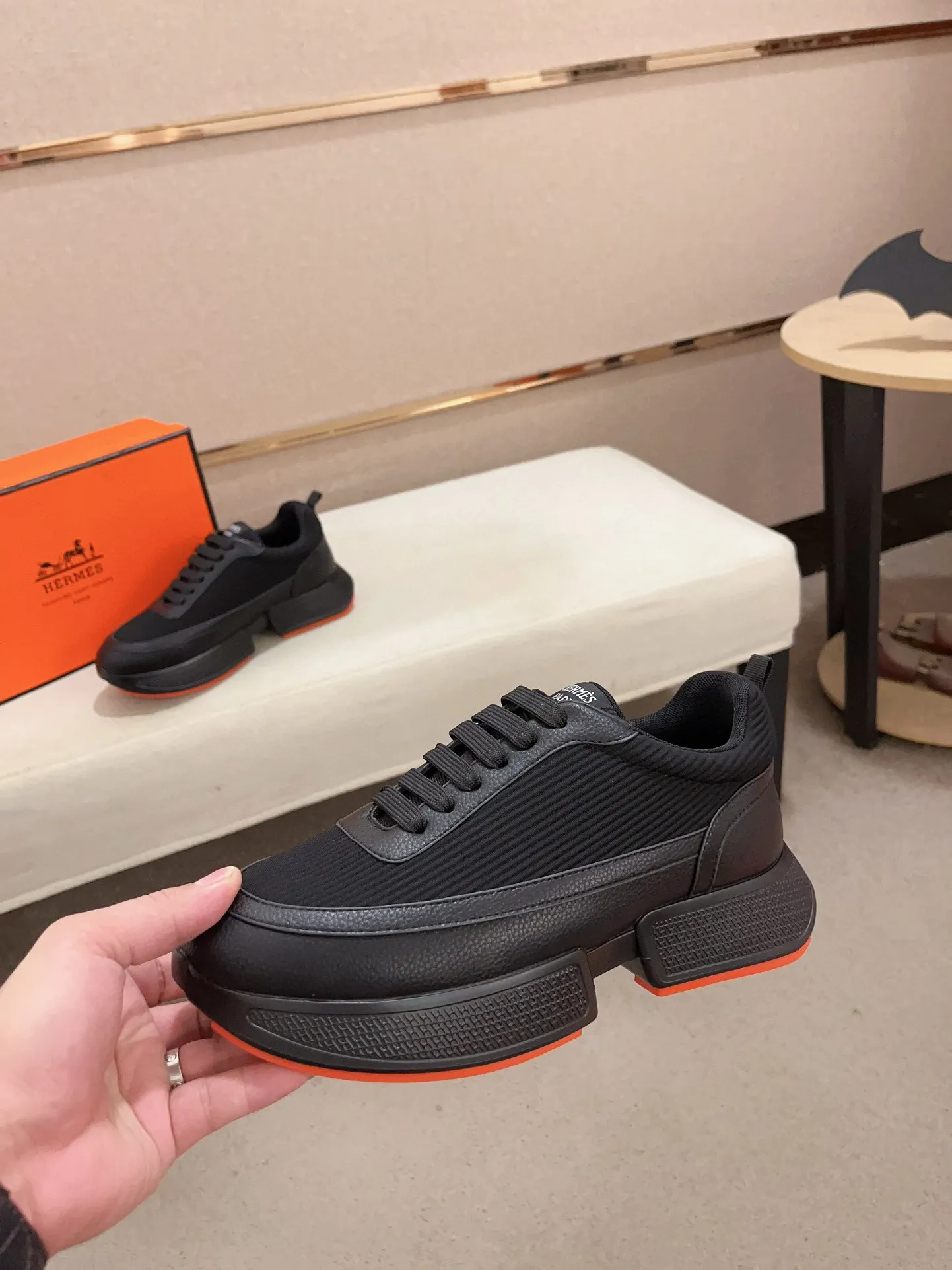 Men's clothing and shoes💰: 440💰《HERMES》【Classic original single version】Hermès; top 🔝purchasing agent🔍🔍men's latest 🇺🇸 counter sales simultaneously, imported from Italy original ▲▲cowhide ▲▲ (high-end, nobility, class) ) Exquisite workmanship (Italian 🇮🇹 imported water-dyed 🐂 cowhide lining) sole: original sole provided by the original factory, ⚠️exclusive double-layer activity·TPR·rubber·combined molded outsole; super comfortable·wear-resistant·non-slip·environmental protection The real thing is more beautiful if you take the real thing (high quality, follow the order). You can enter and exit the counter at will * Number of yards: 38-44 (45 can be customized and cannot be returned or exchanged)